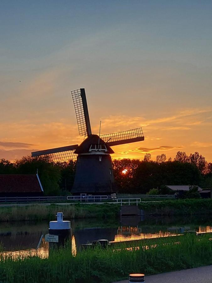 Holiday Home Canal View Alkmaar Exteriör bild